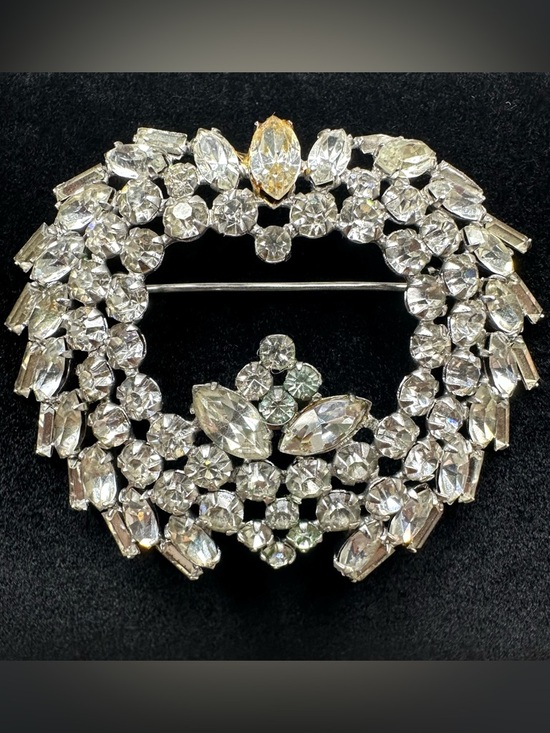 Garne Jewelry - Vintage Garne Jewelry Rhinestone Brooch – Statement Wreath Design